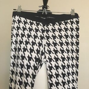 Houndstooth pattern bebe leggings